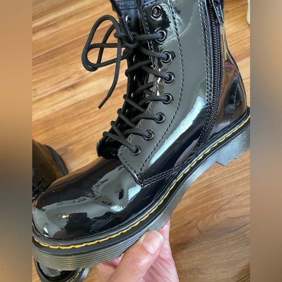 Dr. Martens unisex-junior 1460 Patent Leather Boot - Picture 6 of 9